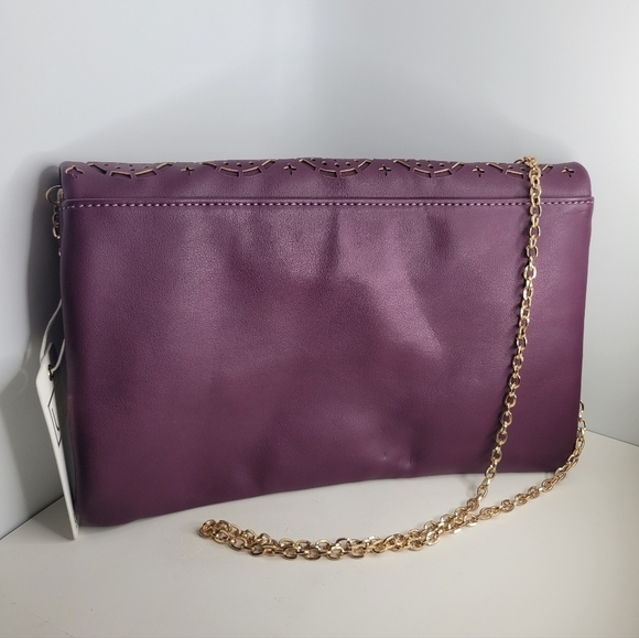 NWT Vegan Leather Ellington Clutch Crossbody with Chain Strap - Picture 3 of 5